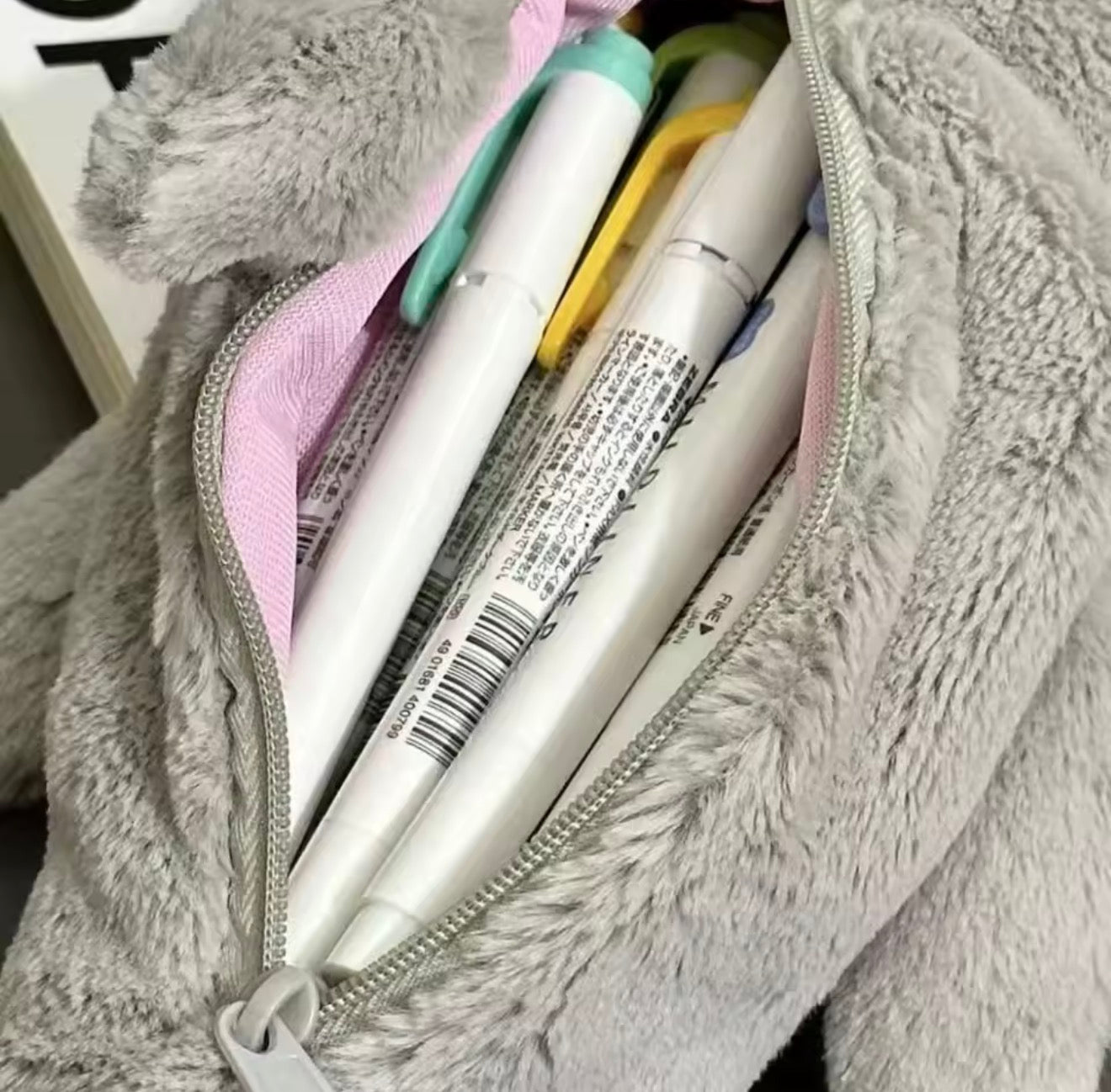 Shark attack! Pencil case with zipper